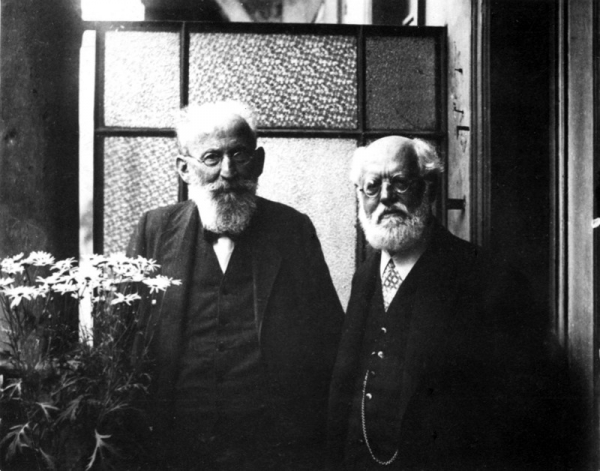 Eduard Bernstein e Karl Kautsky. 1910