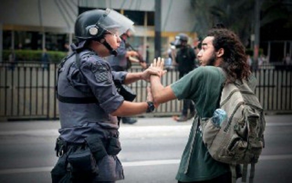 Repressão policial marca dia de protestos em vários pontos do país