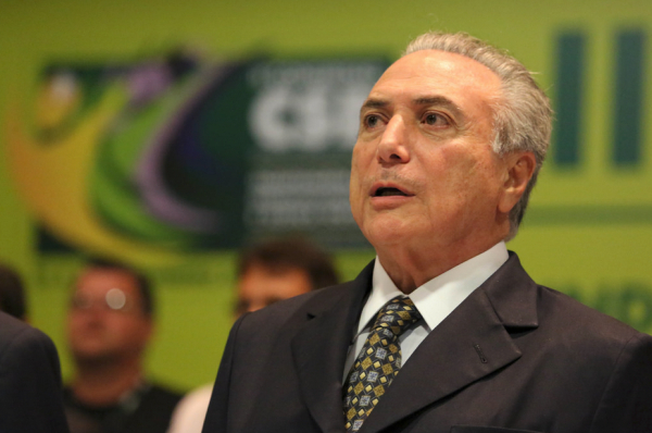 Brasil: um país na contramão da história
