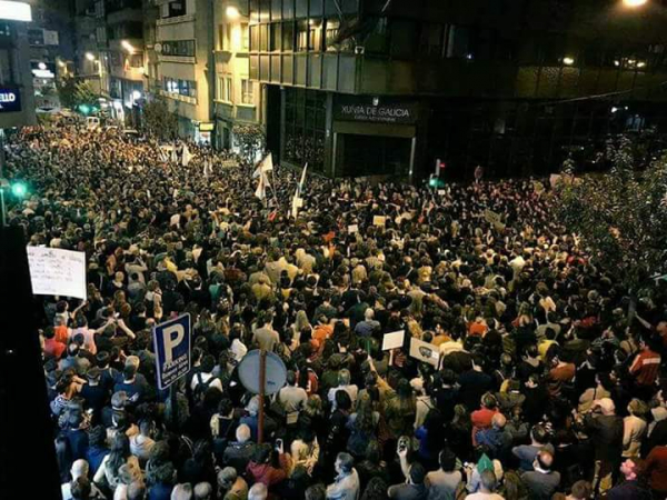 Grandes manifestaçons em numerosos pontos da Galiza contra os reponsáveis políticos dos incêndios