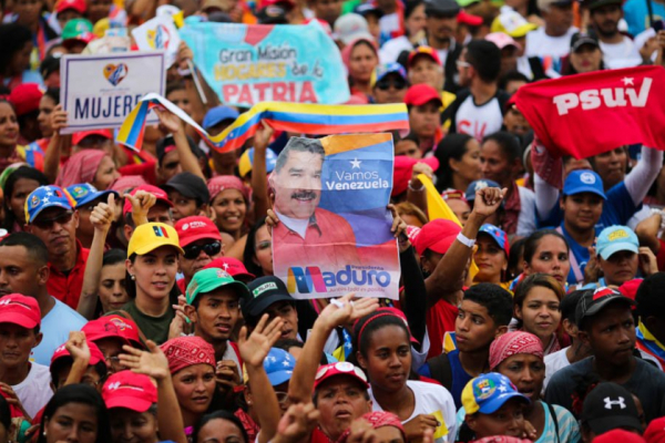 Último comício de campanha de Nicolás Maduro, na quinta (17), em Caracas