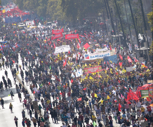 Povo chileno sai às ruas em ‘maior marcha da história’ contra sistema de previdência