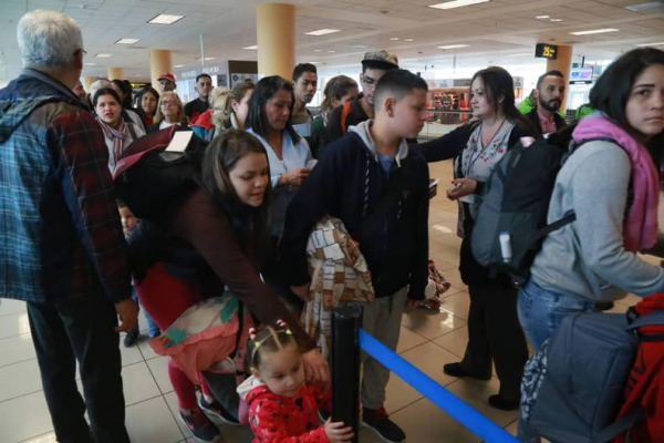 Migrantes venezuelanos voltam ao país
