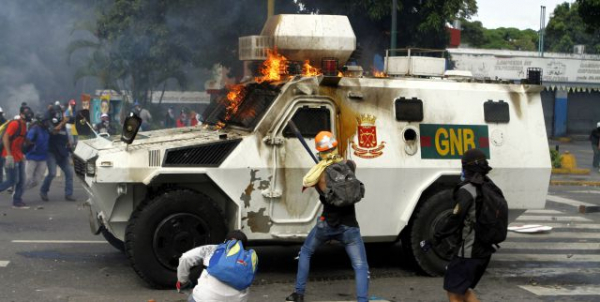 Grupos radicais da oposição continuam com agenda violenta na Venezuela