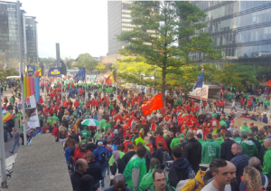 Milhares de pessoas protestam em Bruxelas contra reforma trabalhista