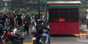 Na segunda (10), mesmo dia de manifestações opositoras, 11 linhas do metrô de Caracas foram parcialmente destruídas