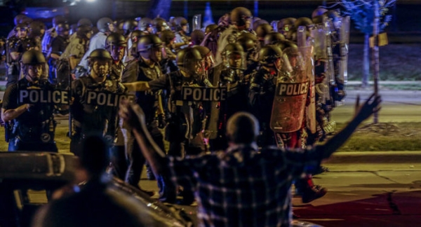Milwaukee, nos EUA, enfrenta segunda noite de protestos após morte de jovem negro
