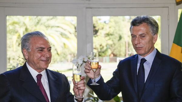 Presidentes do Brasil, Michel Temer (direita) e da Argentina, Mauricio Macri