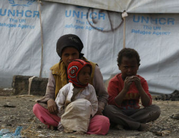 Mais de 2 milhões de iemenitas estão desalojados e obrigados a sobreviver em assentamentos precários