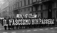 Manifestaçom anti-fascista na Itália, depois da Segunda Grande Guerra