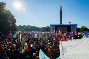 Manifestação Stop TTIP - CETA em Berlim, em outubro de 2015, reunindo cerca de 250,000 pessoas.