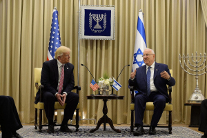 Donald Trump e o Presidente sionista Reuven Rivlin na residência oficial do segundo, em Jerusalem, em maio de 2017.
