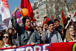 Pesquisa: 32% dos jovens da França defendem o comunismo
