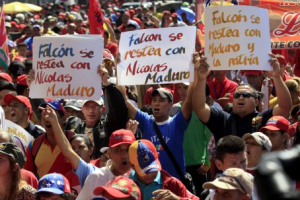 Manifestação em apoio à Maduro e à Revolução Bolivariana, em Caracas