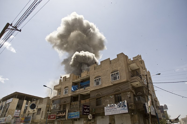 Bombardeio aéreo saudita sobre Sanaa, em 2016