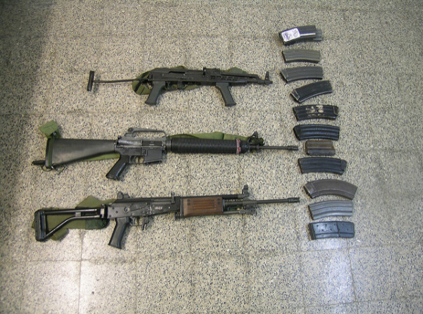 Entre as armas confiscadas estão projéteis modelos RPG 26, RPG 75 e RPG 22