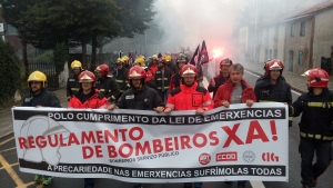 Bombeiros e bombeiras galegas manifestárom-se perante a Junta da Galiza