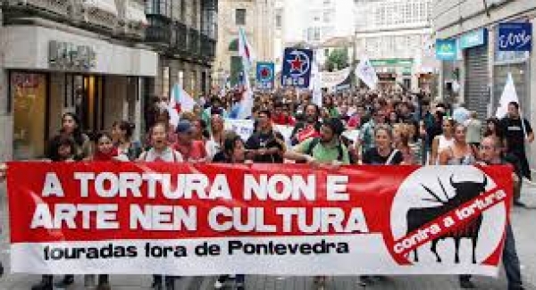 O mundo da cultura de Ponte Vedra pede num manifesto a aboliçom das touradas na cidade
