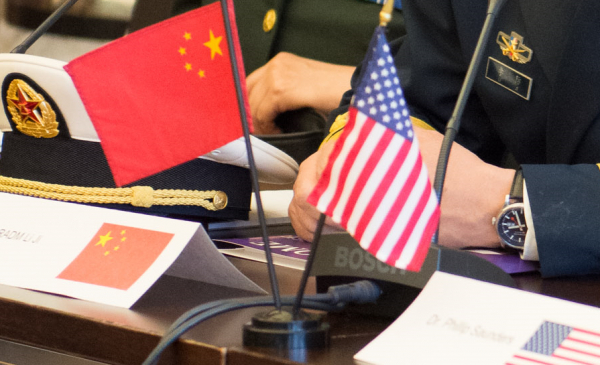 China exige aos EUA que cessem provocações e sensacionalismo militar