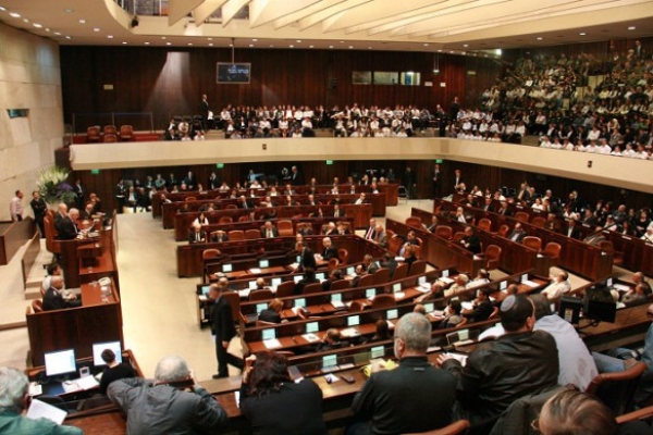 Parlamento de Israel aprova lei para cassar deputados acusados de ‘incitação contra Estado’