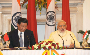 Líderes de China, Xi Jinping, e Índia, Narendra Modi.