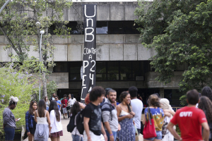 Alunos ocupam a reitoria da Universidade de Brasília em protesto contra a PEC do teto de gastos que tramita no Congresso Nacional 