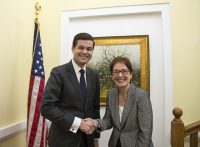 Wess Mitchell em encontro com a embaixadora dos EUA na Ucrânia, Marie Yovanovitch, 2017