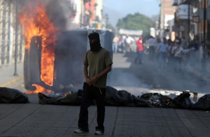 Enfrentamentos em Oaxaca entre organizaçons populares e forças repressivas mexicanas.