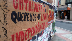 Activistas do Centro Social Gomes Gaioso retidos por agentes da Polícia Local da Corunha por colarem cartazes