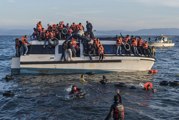 Migrantes da Síria e o Iraque chegam à Grécia em 2015