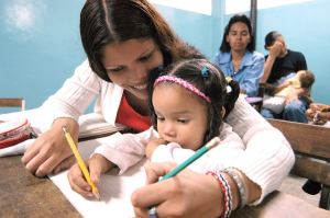 Na Venezuela, cidadãos têm o direito a 24 anos de educação pública gratuita; meta da Unesco é de 12 anos