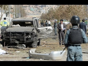 Explosões matam ao menos 80 durante protesto no Afeganistão: Estado Islâmico reivindica ação, Talibã condena
