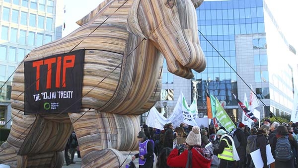 França põem fim às negociações do Tratado Comercial (TTIP) com Estados Unidos
