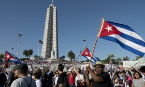 Centenas de milhares de cubanos ratificaram seu apoio à Revolução no desfile de 1º de Maio em Havana