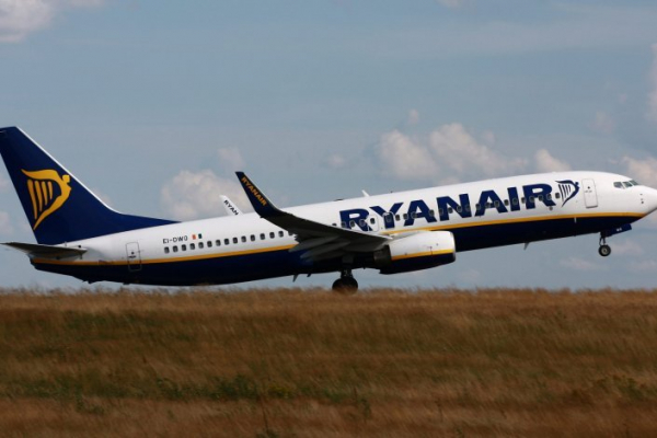 Tripulantes da Ryanair convocam greve
