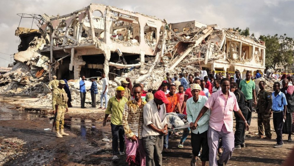 Somália conta pelo menos 315 mortos em ataques em Mogadíscio
