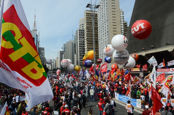 Manifestação em frente à Fiesp, na Avenida Paulista