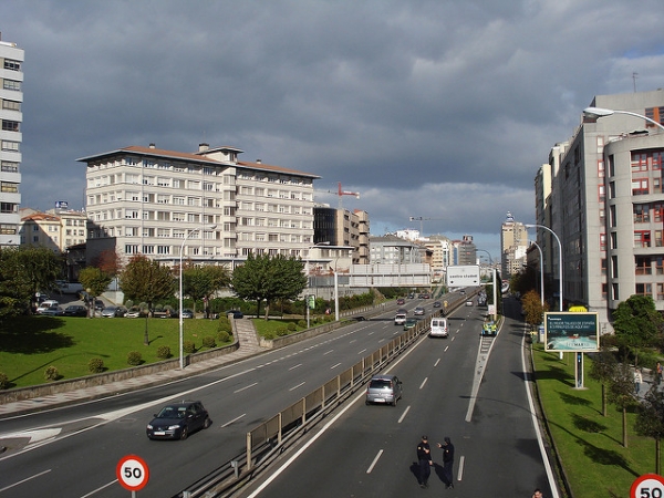 A desumana Avenida de Afonso Molina, principal acesso rodoviário à Corunha, está no foco da polémica.