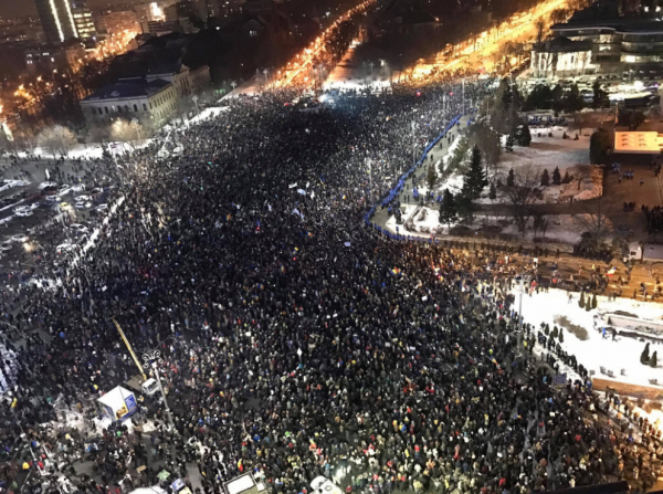 Grandes manifestaçons na Roménia contra a corrupçom do regime