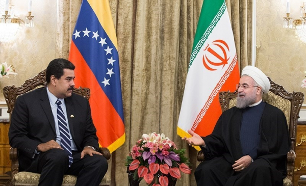 Presidente venezuelano, Nicolás Maduro (esquerda), e seu homólogo iraniano, Hassan Rouhani