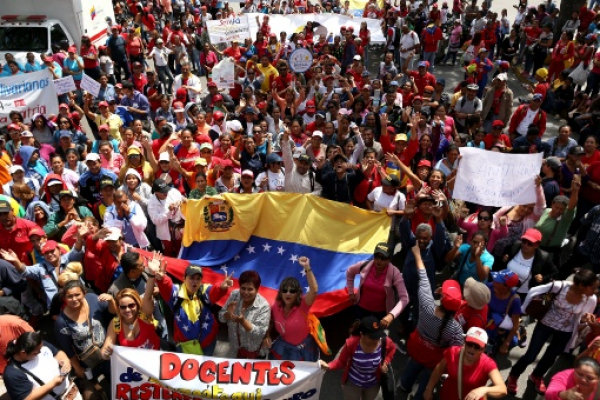 Manifestação em Caracas em apoio às políticas educacionais do governo venezuelano
