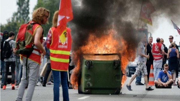 O Povo Francês não deixa as ruas e questiona Hollande por sua política neoliberal