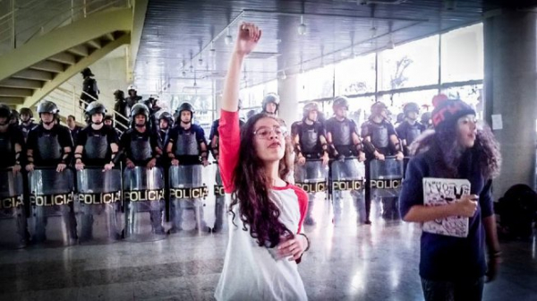 Mais de 200 escolas ocupadas pelo país, a juventude mostra sua disposição de luta e resistência
