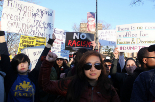 Manifestantes boicotam ato de Donald Trump em Chicago, em março de 2016