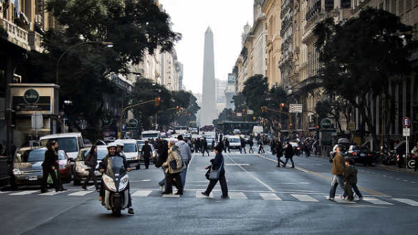 Crise aumenta índices de pobreza em Buenos Aires e eleva desigualdade social na Argentina