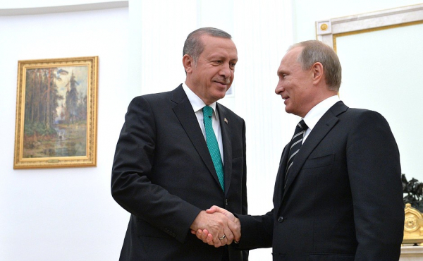 Recep Tayyip Erdogan, presidente da Turquia (esquerda) e Vladimir Putin, presidente da Rússia (direita)