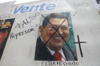 "Muro da vergonha", organizado pelo partido de extrema-direita Vente. Chávez é descrito como "exterminado" e Maduro, "próximo a exterminar"